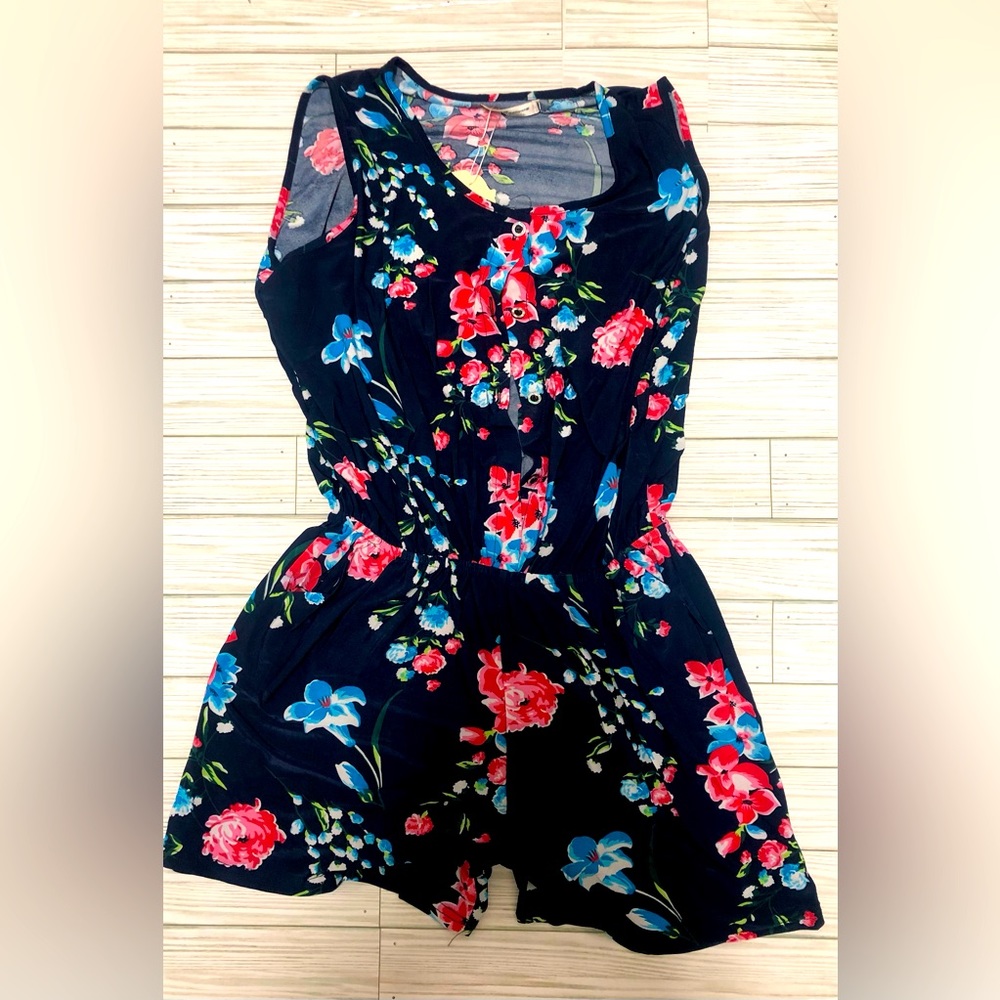 Flows Floral Romper/ Pockets NWT